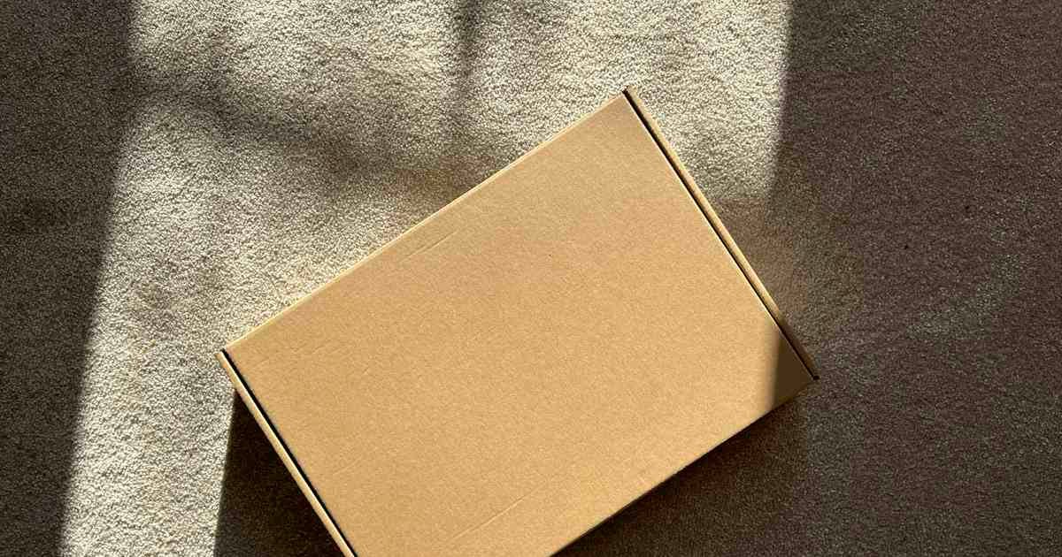 What Is Cart Rescue Charge on Credit Card? 1 Brown cardboard parcel representing an online purchase